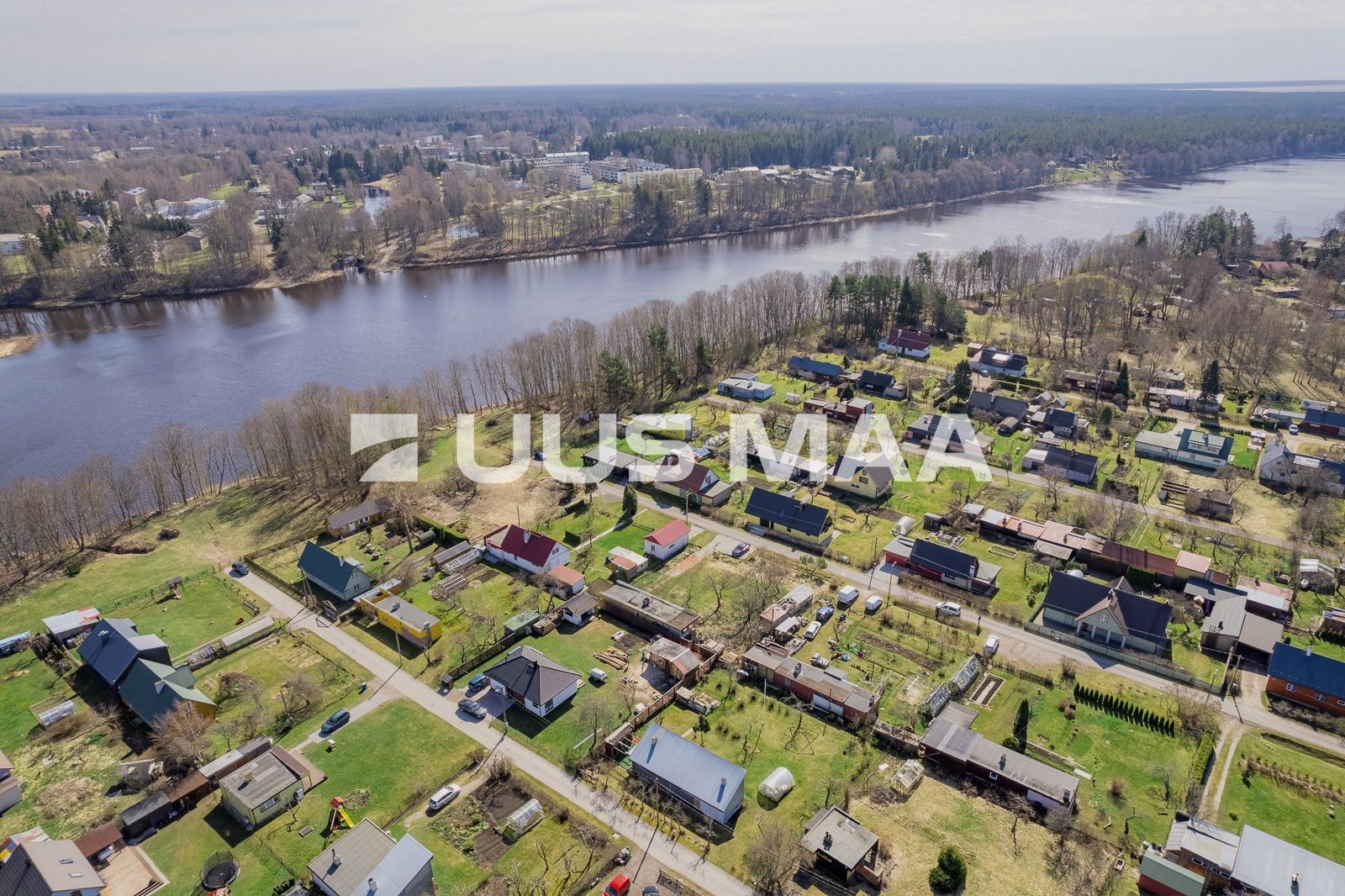 Uus Maa Pluss