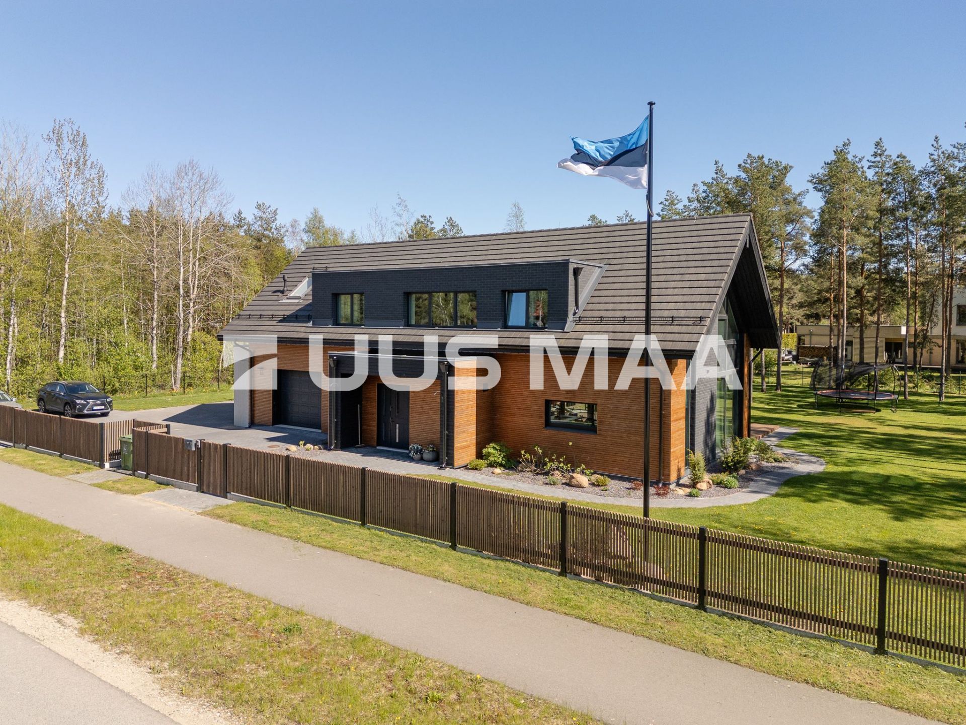 Uus Maa Pluss