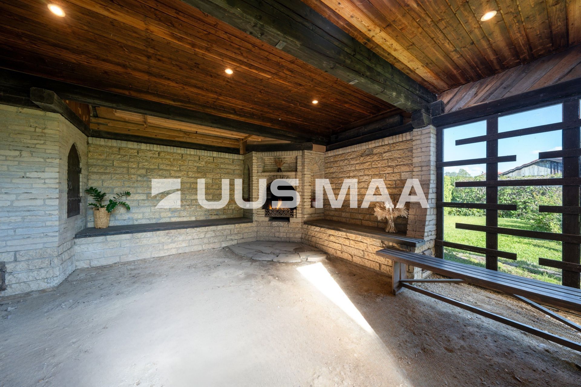 Uus Maa Pluss
