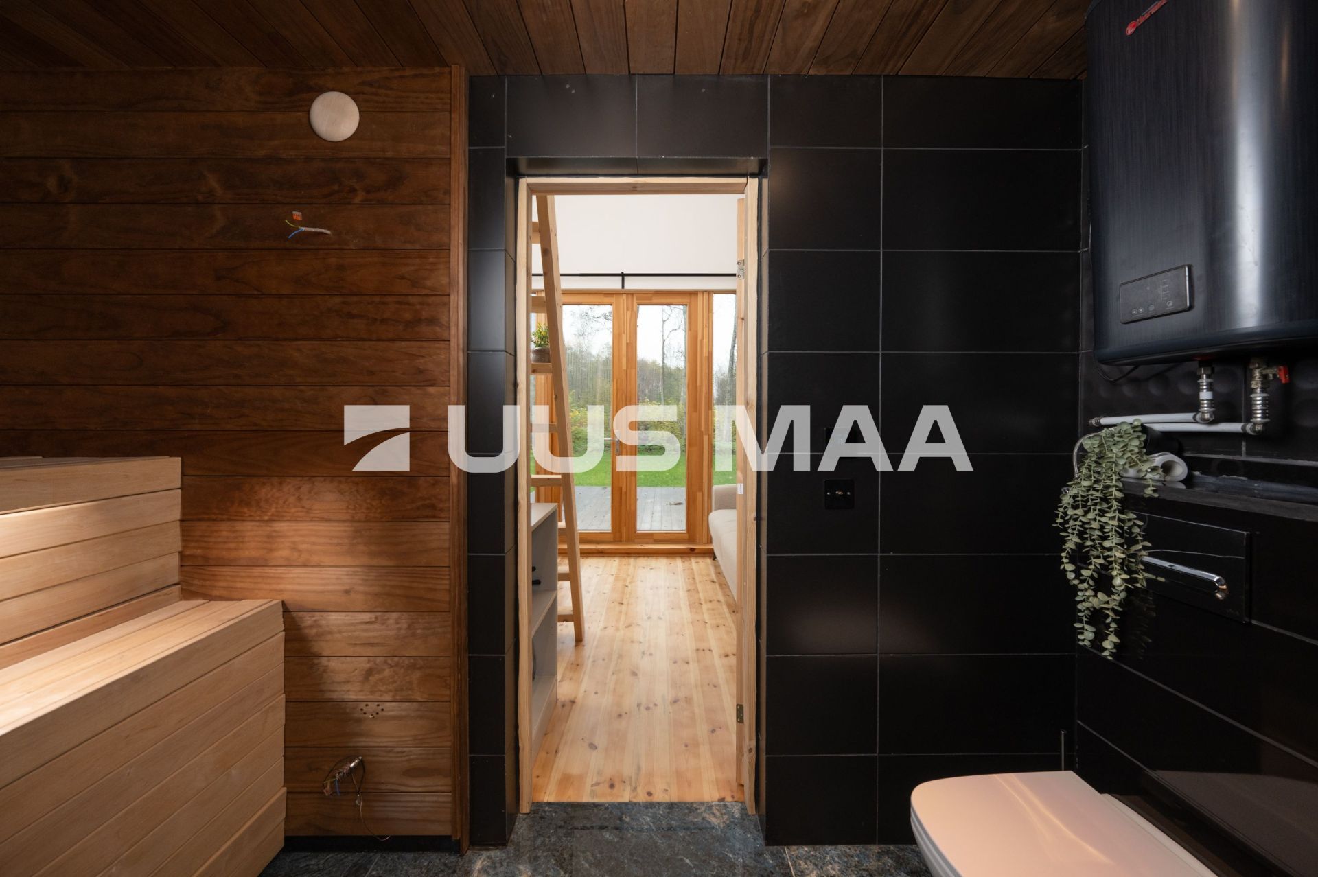 Uus Maa Pluss