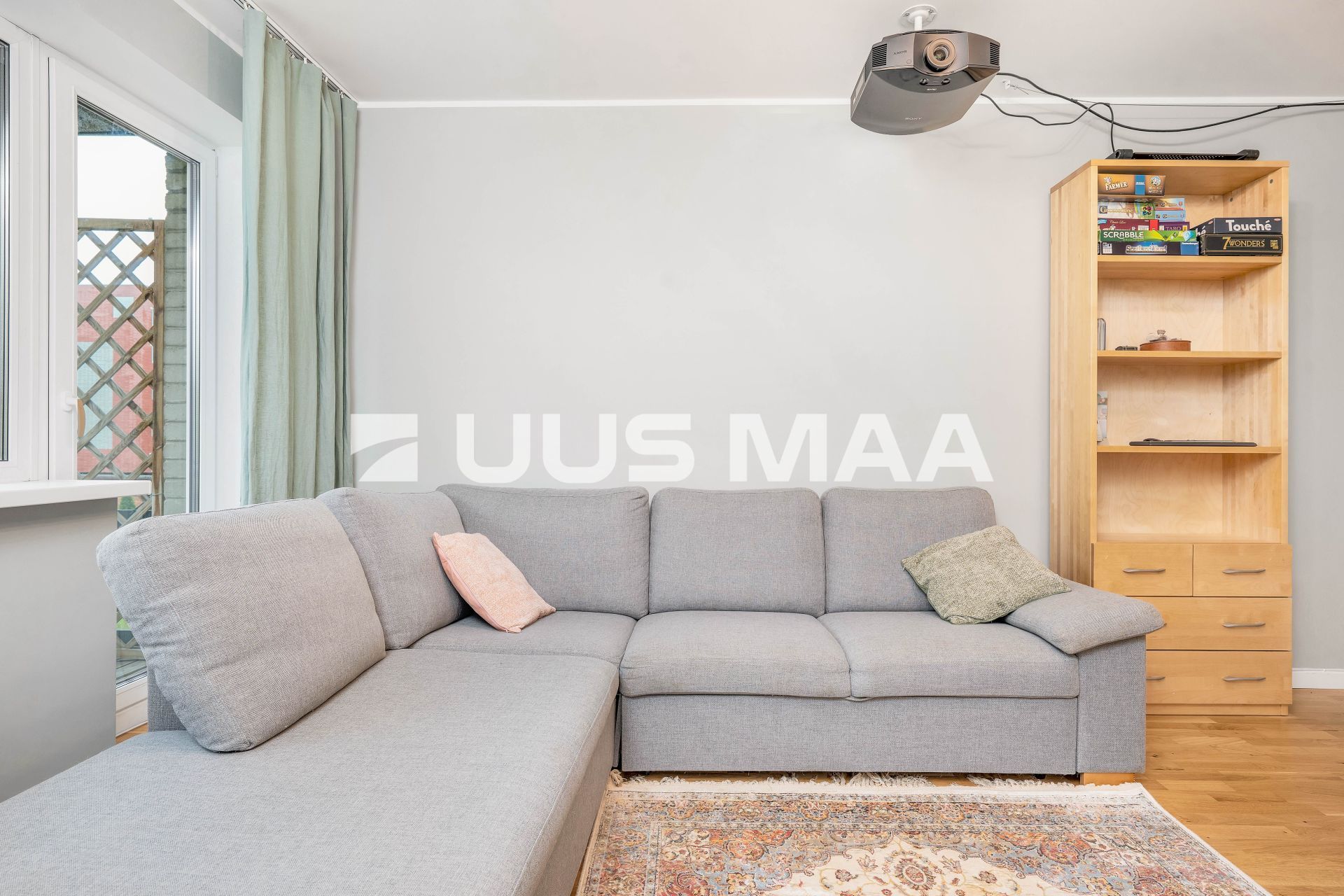 Uus Maa Pluss